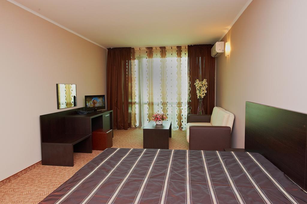 Central Plaza Pomorie Rum bild