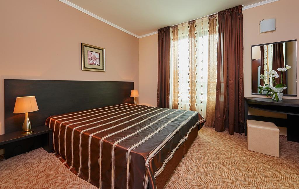 Central Plaza Pomorie Rum bild